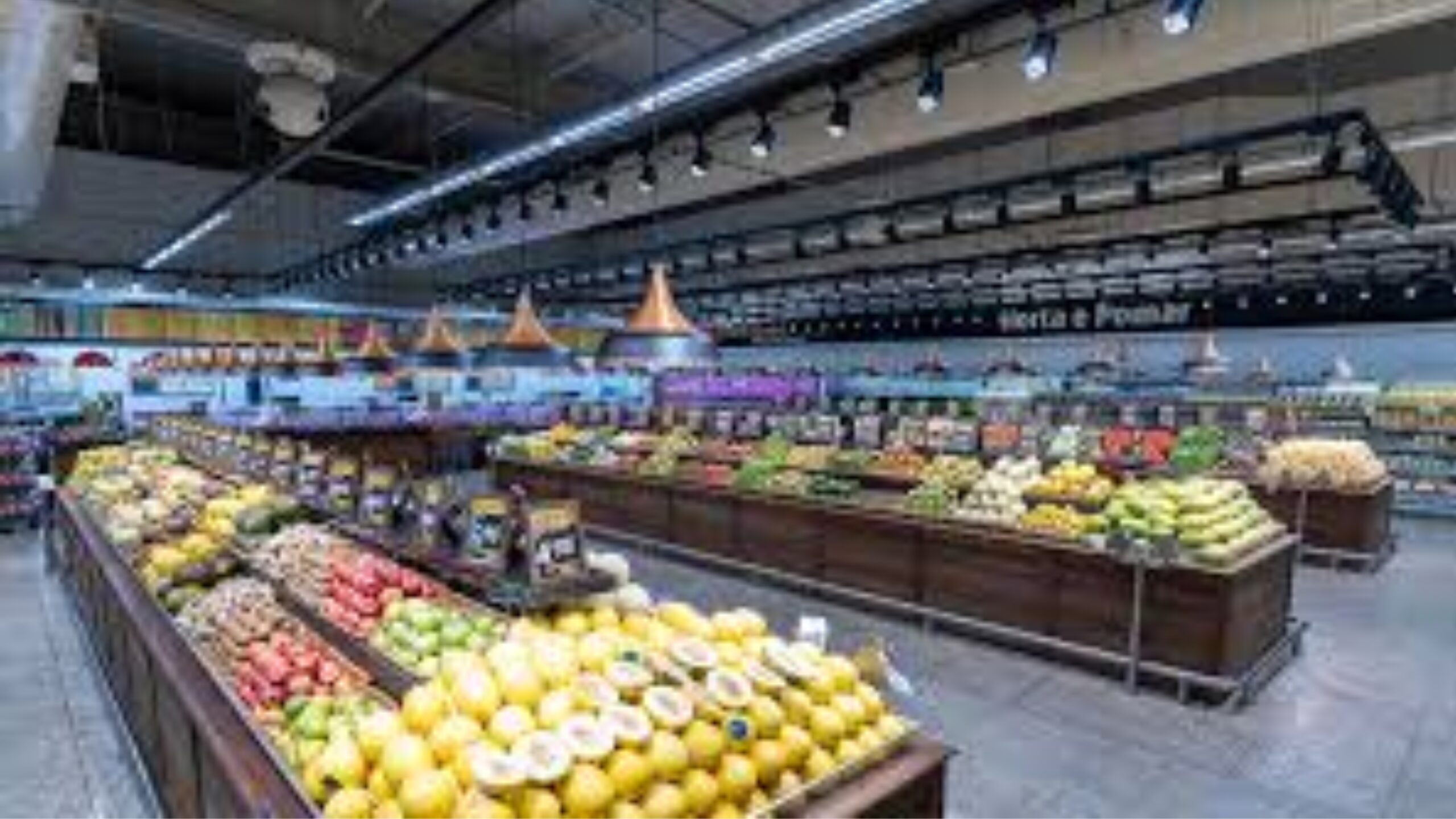 Comércio alimentício funcionará em feriados de 2026 no Vale do Aço