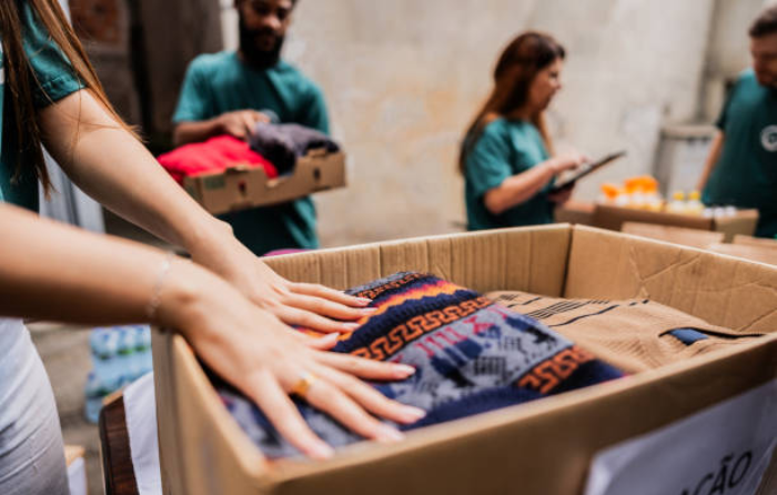Famílias carentes de Timóteo recebem doações de Natal