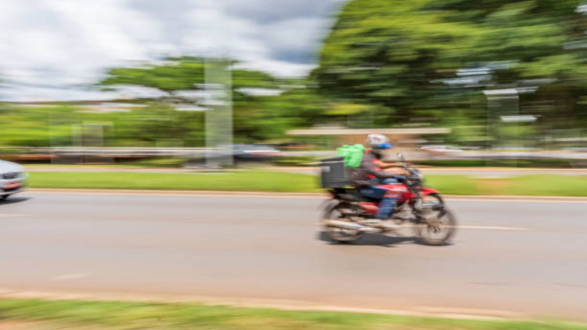 Mototaxista é flagrada transportando drogas e acaba presa no Vagalume, em Ipatinga