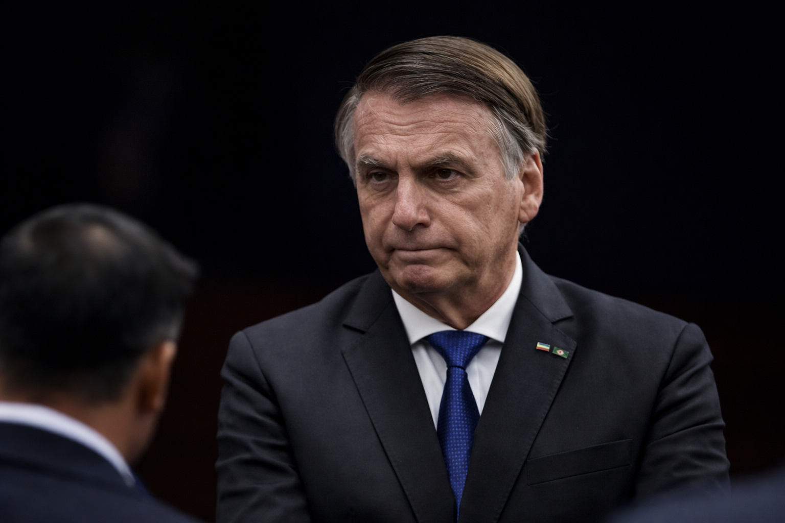 Bolsonaro tem 24h para explicar fala de Eduardo sobre acesso a vídeo