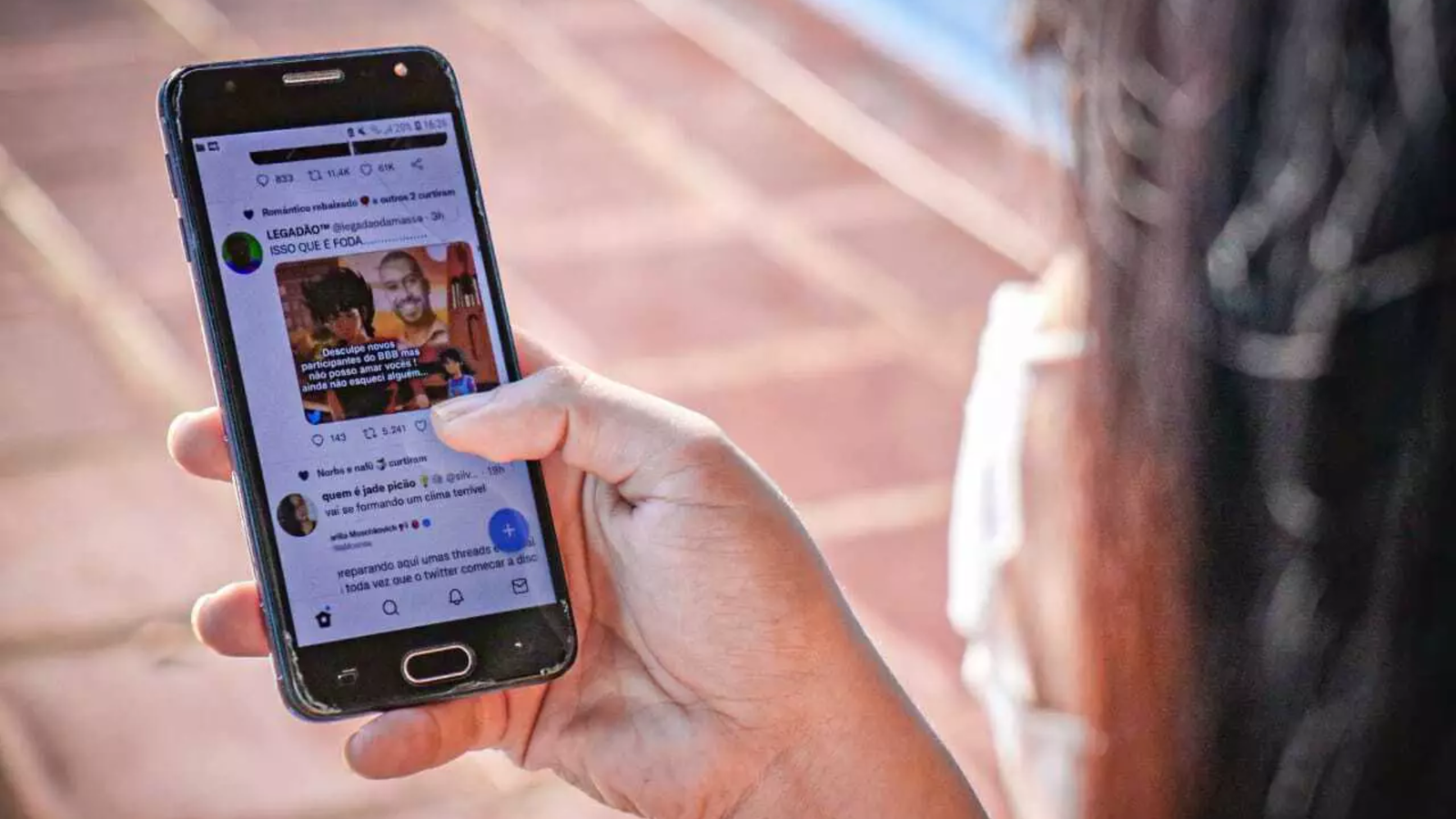 Quando o sucesso do outro pesa: redes sociais ampliam a pressão por uma vida ideal