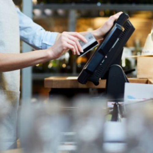 Setor de serviços ganha protagonismo e supera indústria na geração de empregos no Vale do Aço