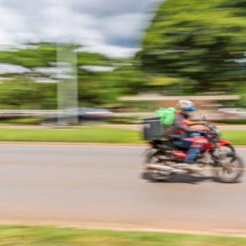 Mototaxista é flagrada transportando drogas e acaba presa no Vagalume, em Ipatinga
