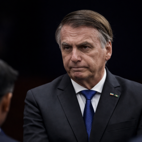 Bolsonaro tem 24h para explicar fala de Eduardo sobre acesso a vídeo