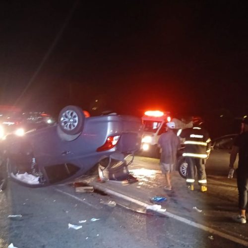 Dupla assalta motorista em Ipatinga, foge para Fabriciano, bate caminhonete roubada e um é preso