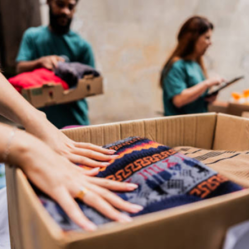 Famílias carentes de Timóteo recebem doações de Natal
