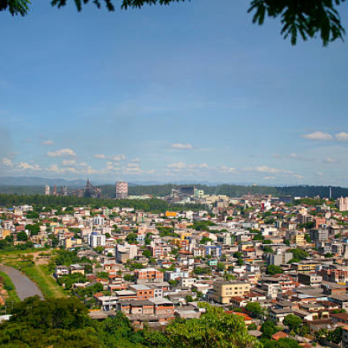Quadrilha assalta supermercado em Ipatinga, foge em carro furtado e é presa após cerco policial