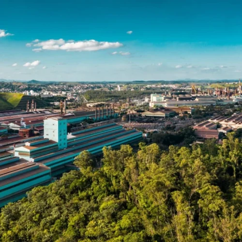 Trabalhador sofre acidente em área industrial da Usiminas em Ipatinga