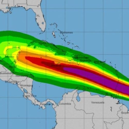 Furacão Beryl se torna o mais forte da história no início da temporada do Atlântico